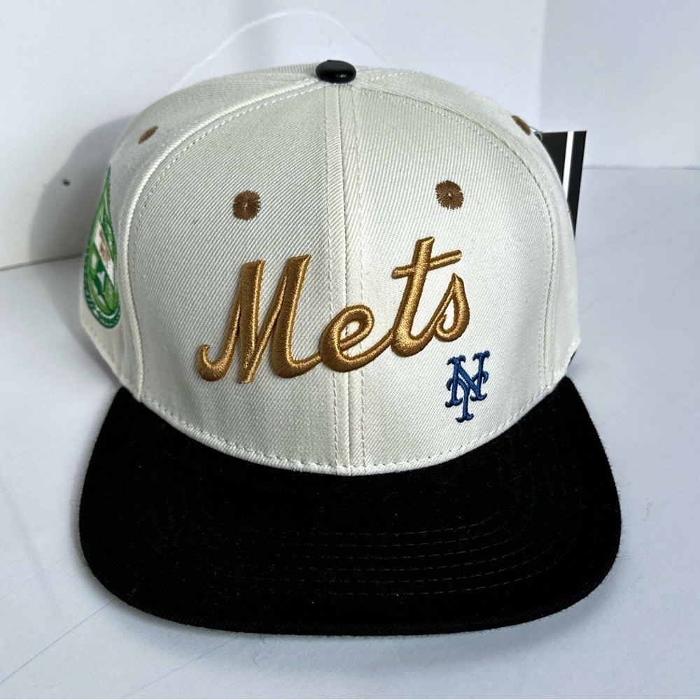 NWT!! Mets Cream and Black Baseball Cap with a unique Shea Stadium side patch